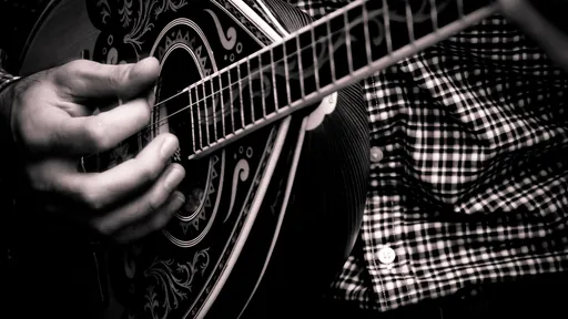 Sfera Λαϊκά logo