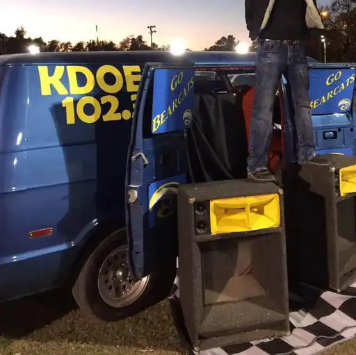 KDOE 102.3 logo